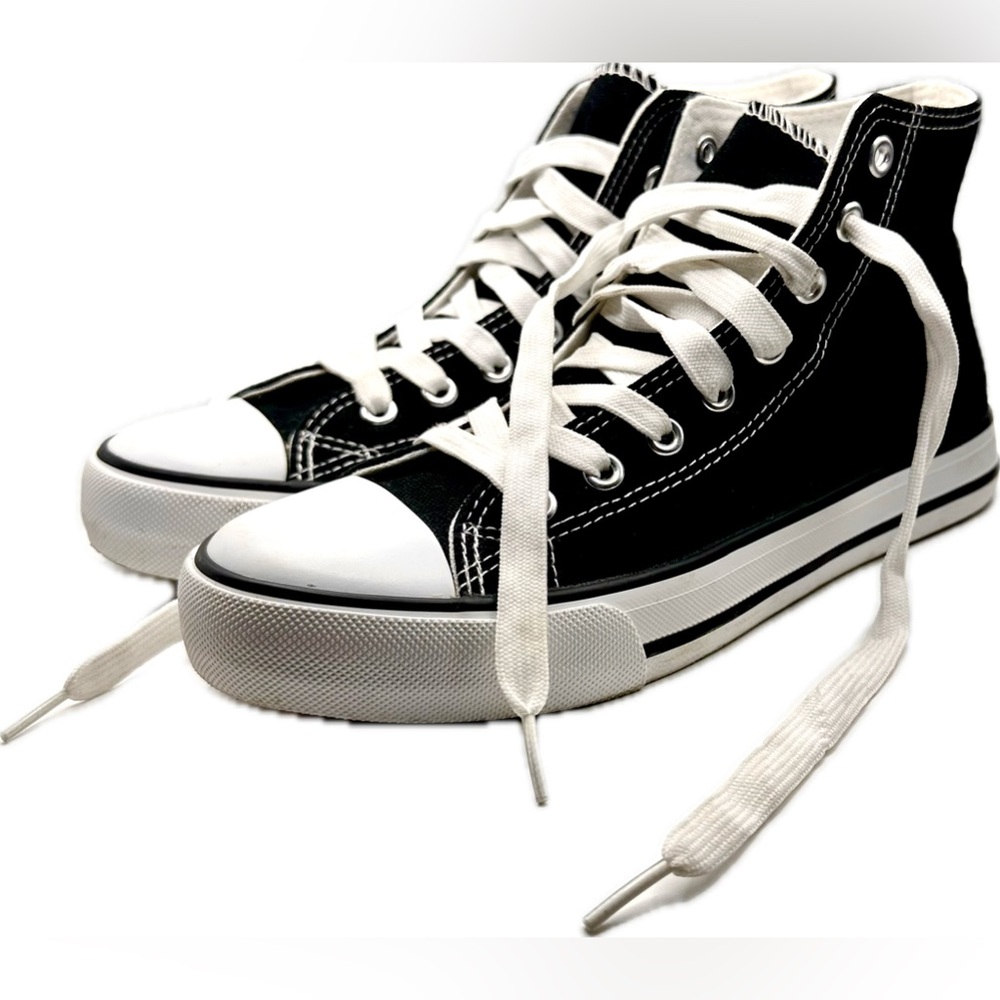 Women's High top Black& White Shoes Size 7 Upper& Lining Canvas Comfy - Picture 2 of 5